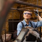 Изготовление винтовых свай: Как это работает и зачем они нужны в строительстве