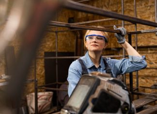 Изготовление винтовых свай: Как это работает и зачем они нужны в строительстве