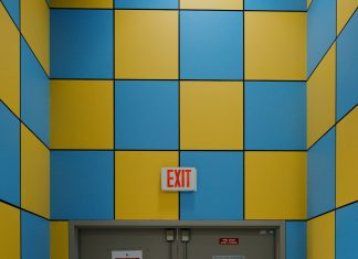 Двери противопожарные с остеклением Гост: что важно знать?