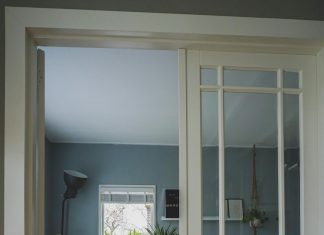 Как купить дверь: Ваш надежный страж для дома