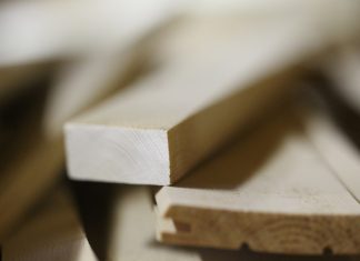 Алюминиевые плинтусы: стильный щит для вашего интерьера в Москве и МО