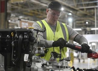 Более 20 новых заводов откроют в Петербурге до 2030 года