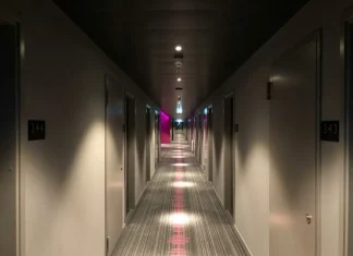 Более половины россиян в командировках останавливаются в гостиницах