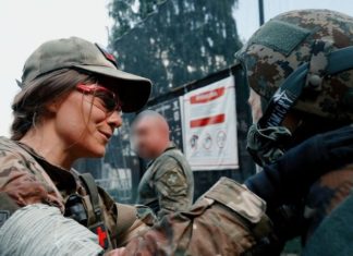 «Чтобы победить, надо самому выжить»: волонтёр Руся третий год учит штурмовиков основам тактической медицины