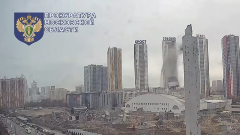 «Я могла сидеть в этой машине»: при обрушении на «Снежкоме» пострадали три человека и повреждено более 100 автомобилей