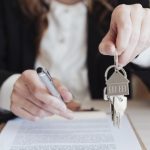 Минстрой России предложил усилить контроль за риелторами после дела Долиной