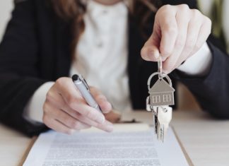 Минстрой России предложил усилить контроль за риелторами после дела Долиной