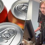 «Нужно продавать их в аптеках»: 22-летний россиянин оказался в инвалидном кресле из-за энергетиков