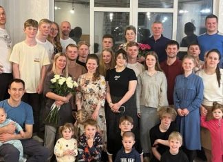 От поколения к поколению: Ирина Махова из Ленинградской области получила орден «Мать-героиня»