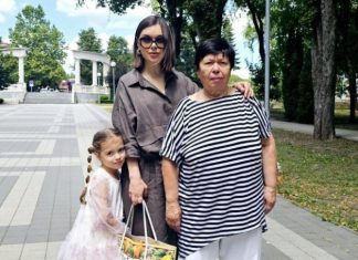 «Привыкла к обстрелам, вообще ко всему»: почему мама поэтессы Ревякиной стала хранительницей Донецка