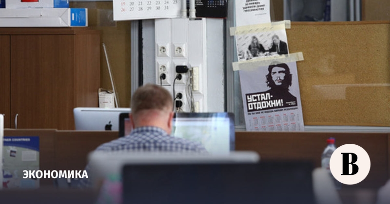 Кабмин одобрил поправки в Трудовой кодекс об увеличении порога переработок