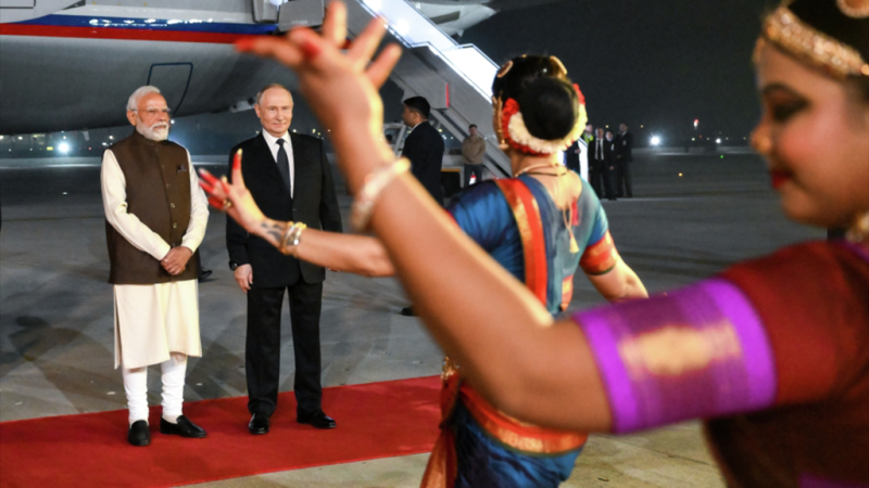 Владимир Путин прибыл с государственным визитом в Индию