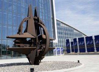 «Абсурдно, смехотворно и самоубийственно»: западные СМИ — об угрозах НАТО нанести «превентивный удар» по России