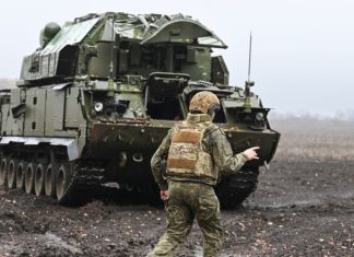 Авиацией и ракетными войсками: ВС России поразили предприятие военной промышленности Украины и объекты ТЭК