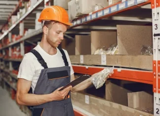 Большинство россиян совершают спонтанные покупки в строймагазинах