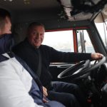 Губернатор Бочаров за рулем спецтехники испытал новый обход Волгограда