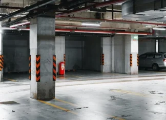 Машино-места обогнали квартиры по росту цен