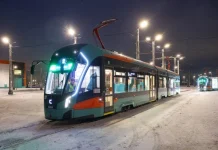На юге Петербурга запущено движение скоростного трамвая «Славянка»