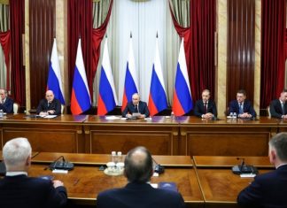 «Нужно найти гибкое, правильное решение»: Путин поручил доработать меры поддержки многодетных семей