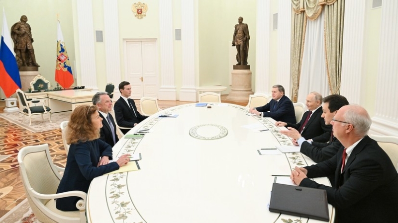 «Обсуждали не конкретные формулировки, а суть»: как прошли переговоры Путина с американской делегацией