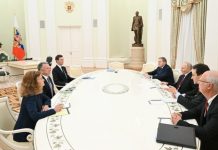 «Обсуждали не конкретные формулировки, а суть»: как прошли переговоры Путина с американской делегацией