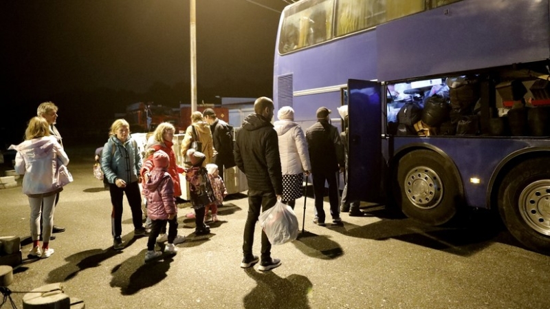 «Подлежали выдворению и хотели вернуться»: Москва передала Киеву 45 украинцев