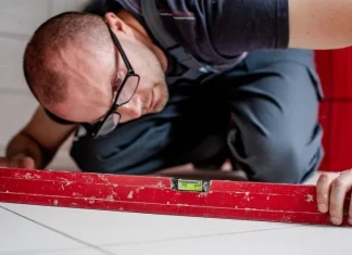 Профессия плиточника стала самой высокооплачиваемой подработкой в 2025 году