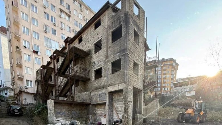 Снос трех крупных самостроев начали в Сочи
