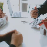 Треть российских семей не сможет купить жилье при росте ставки по семейной ипотеке — эксперты