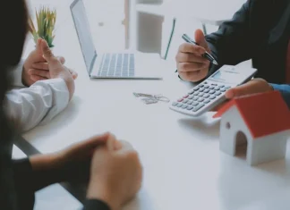 Треть российских семей не сможет купить жилье при росте ставки по семейной ипотеке — эксперты