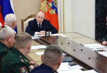 «Уверенно двигаются вперёд, взламывая оборону противника»: Путин провёл совещание с военными о ситуации в зоне СВО