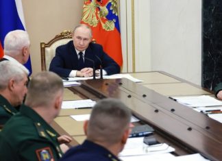 «Уверенно двигаются вперёд, взламывая оборону противника»: Путин провёл совещание с военными о ситуации в зоне СВО