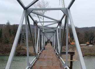 В Лермонтово открыли временный мост на месте смытого рекой Шапсухо