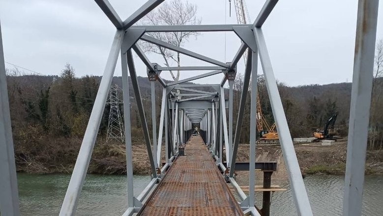 В Лермонтово открыли временный мост на месте смытого рекой Шапсухо