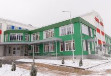 В Симферопольском районе Крыма за 915 млн рублей построили школу на 600 мест