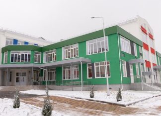 В Симферопольском районе Крыма за 915 млн рублей построили школу на 600 мест