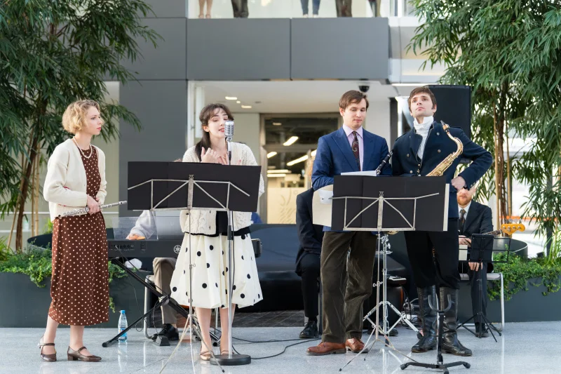 Декабрьские праздники укрепили корпоративный дух жителей офисного парка