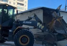 Незаконный магазин сносят в Свердловском районе Иркутска