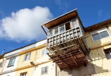 РБК: за незаконную пристройку может последовать штраф или лишение свободы