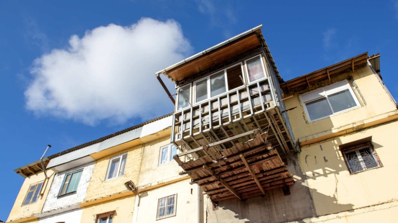 РБК: за незаконную пристройку может последовать штраф или лишение свободы