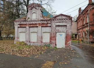 В Москве выставили на торги сторожку XIX века