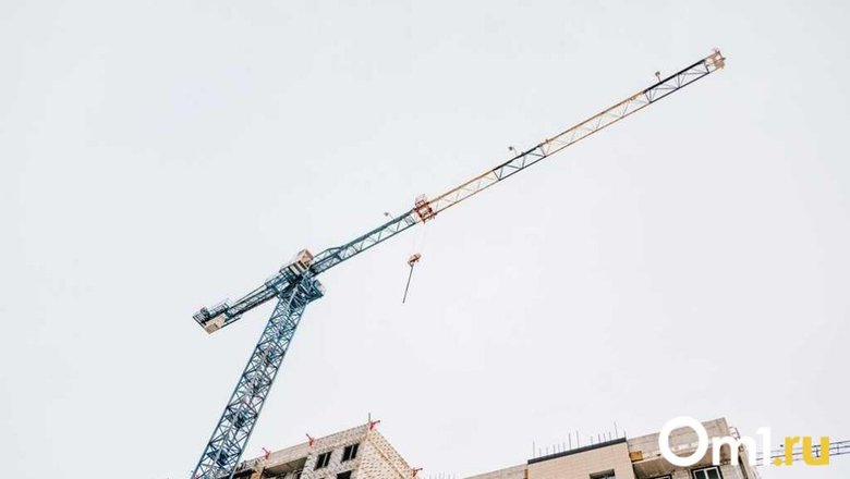 В Омске оштрафовали подрядчика за задержки в строительстве школы в Ясной Поляне