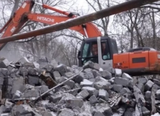 В Самаре начали снос аварийного дома на улице Вятской