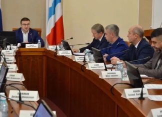 Виталий Хоценко поручил привести все городские вывески Омска в порядок