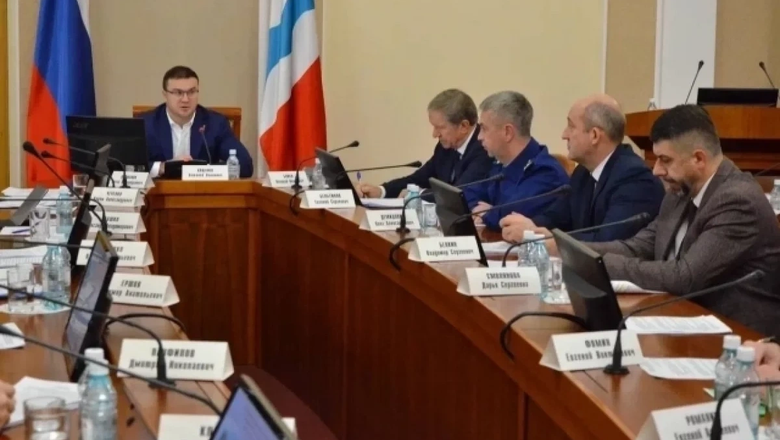 Виталий Хоценко поручил привести все городские вывески Омска в порядок