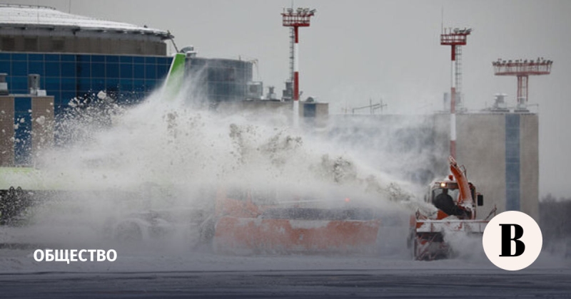 Столичные аэропорты продолжают работать штатно в условиях снегопада