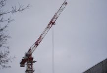 Бассейн-недострой при школе № 124 в Омске подлежит сносу