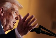 CNN: Трамп потребовал назвать аэропорт и вокзал в его честь