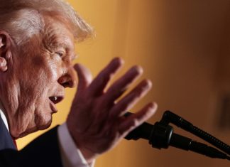 CNN: Трамп потребовал назвать аэропорт и вокзал в его честь