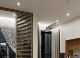 Крупный застройщик отрыл шоурум квартиры в небоскребе